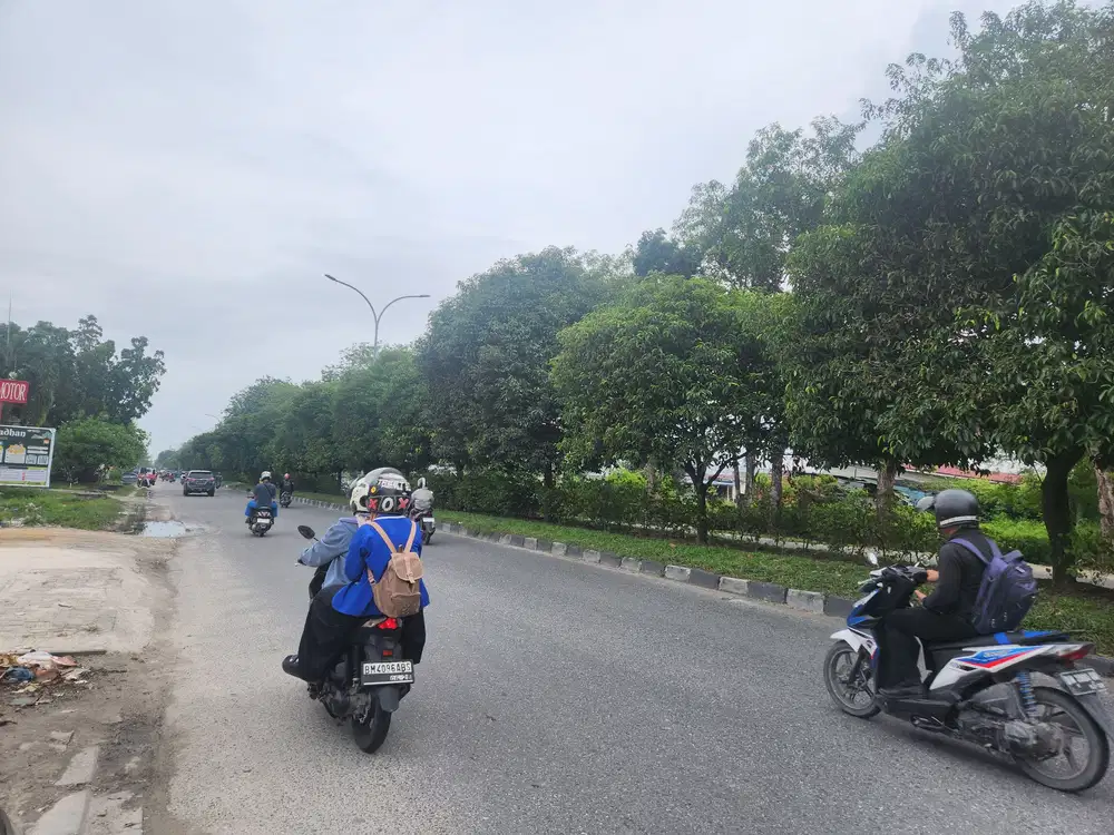 Tepi jalan Arengka 1 ( Soekarnohatta) cocok untuk showroom, hotel ,dll