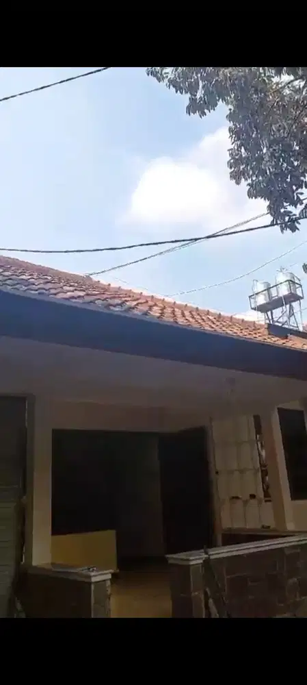 DIJUAL RUMAH TUA LAYAK HUNI DI MENTENG