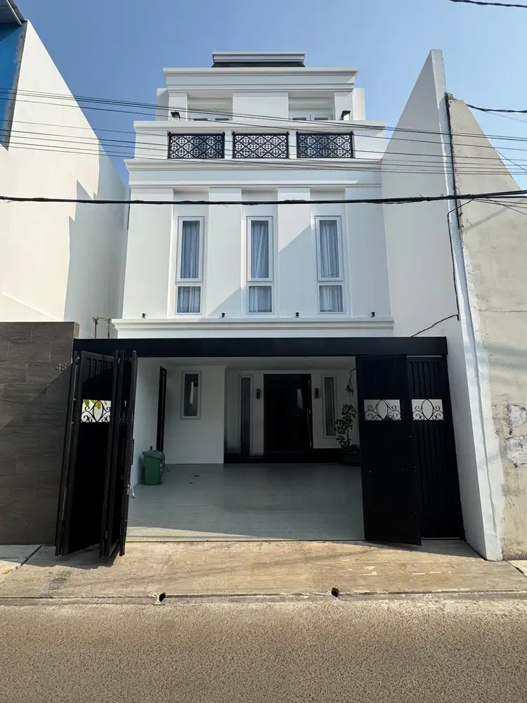 Rumah di jalan gaharu Cipete - lokasi strategis