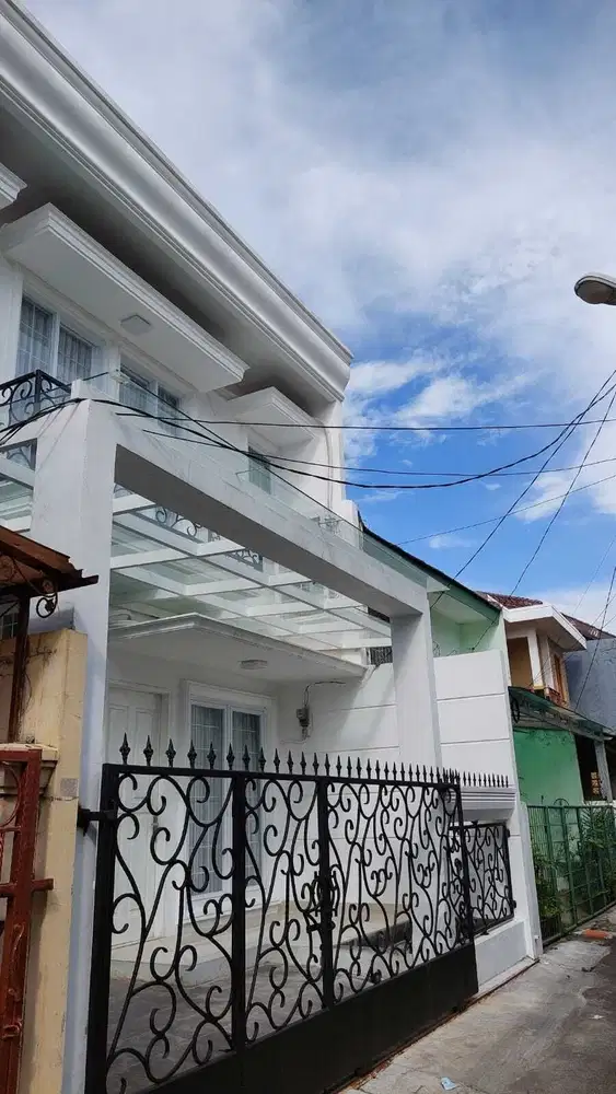 Dijual Rumah Cantik 2 Lantai daerah Tebet Timur