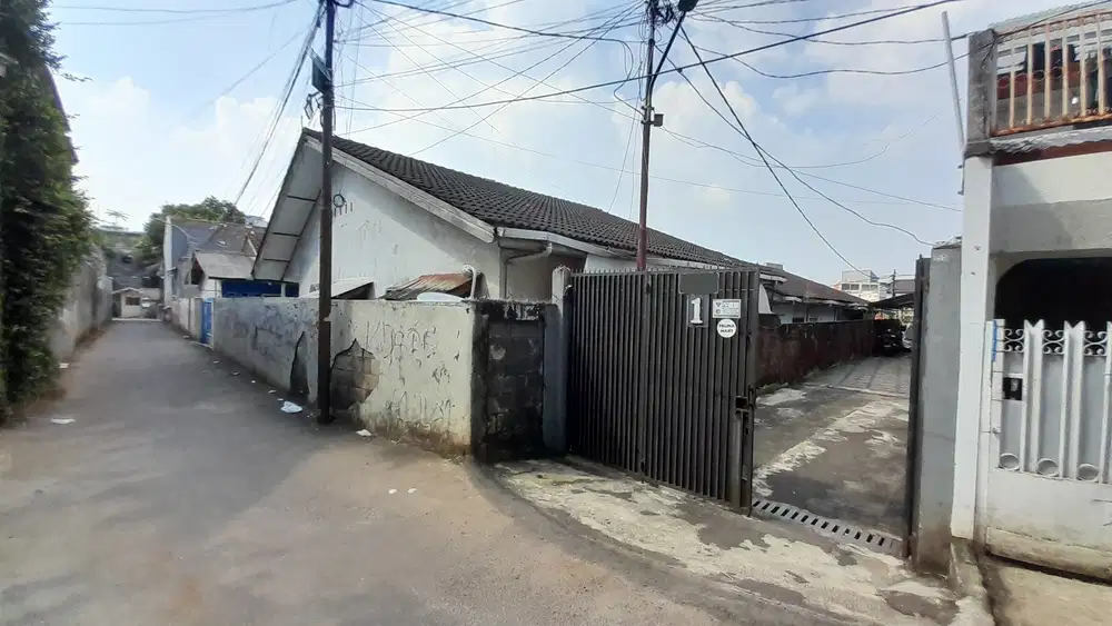 Rumah 1 lantai Carport Luas di Cilandak Jakarta Selatan