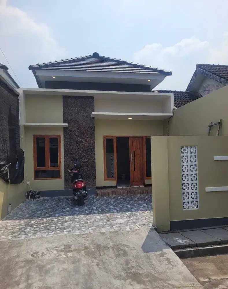 *Baru Gress, Hanya 1 Unit* Rumah Cantik Di Balas klumprik Wiyung
