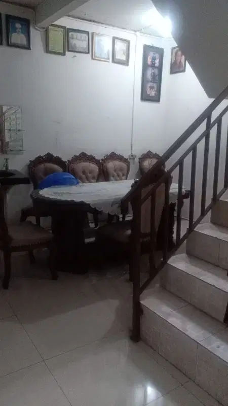 Rumah 3lantai  pinggir jalan bisa untuk usaha