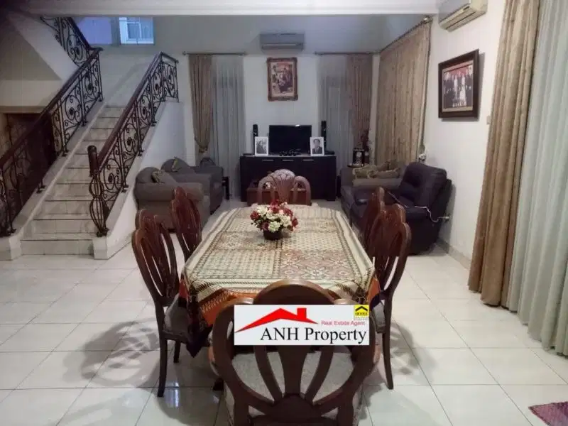 Rumah 2lantai di sekend bulevard siap huni