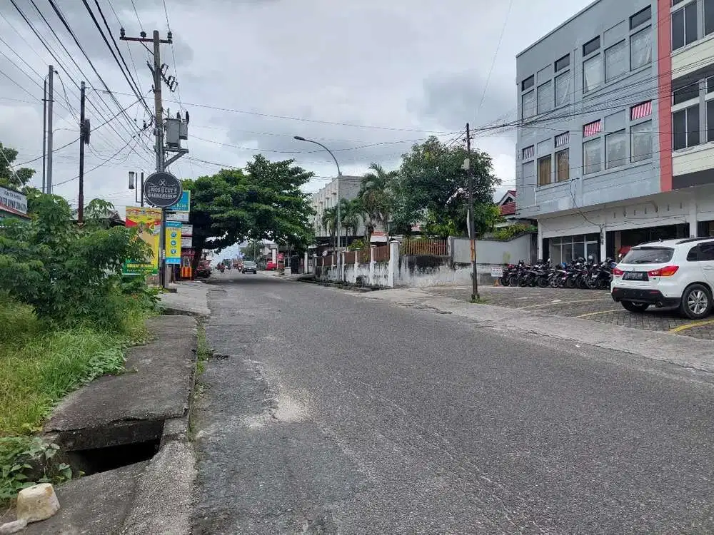 Tanah  23.5 x 47 di pinggir Jalan S. PARMAN, Gobah.