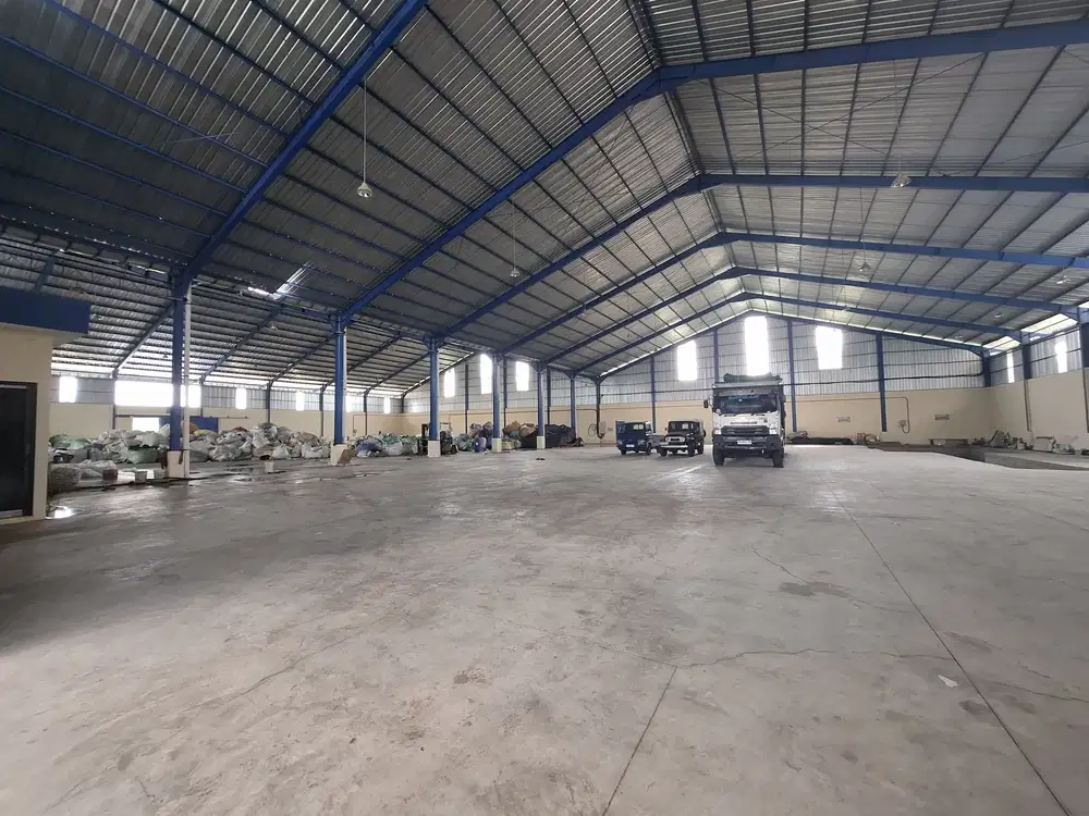 Gudang siap pakai akses kontainer parkiran luas lokasi solo raya