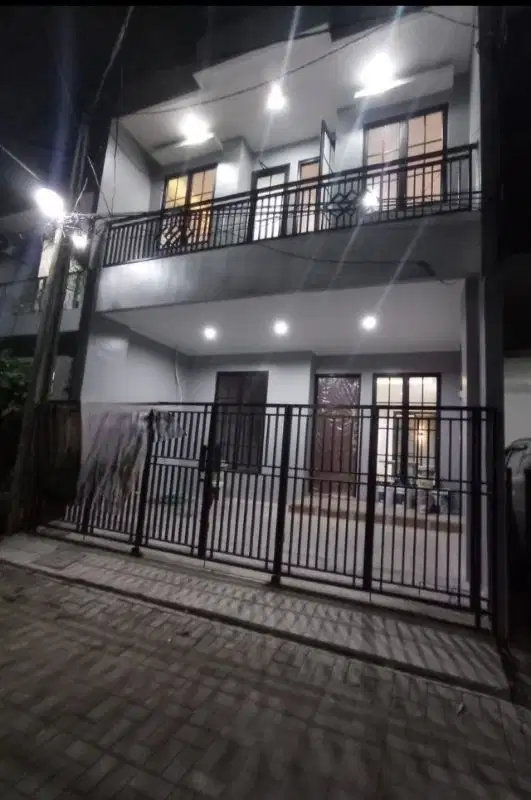 Rumah baru 2 lantai di Taman Royal dekat stasiun dan tol