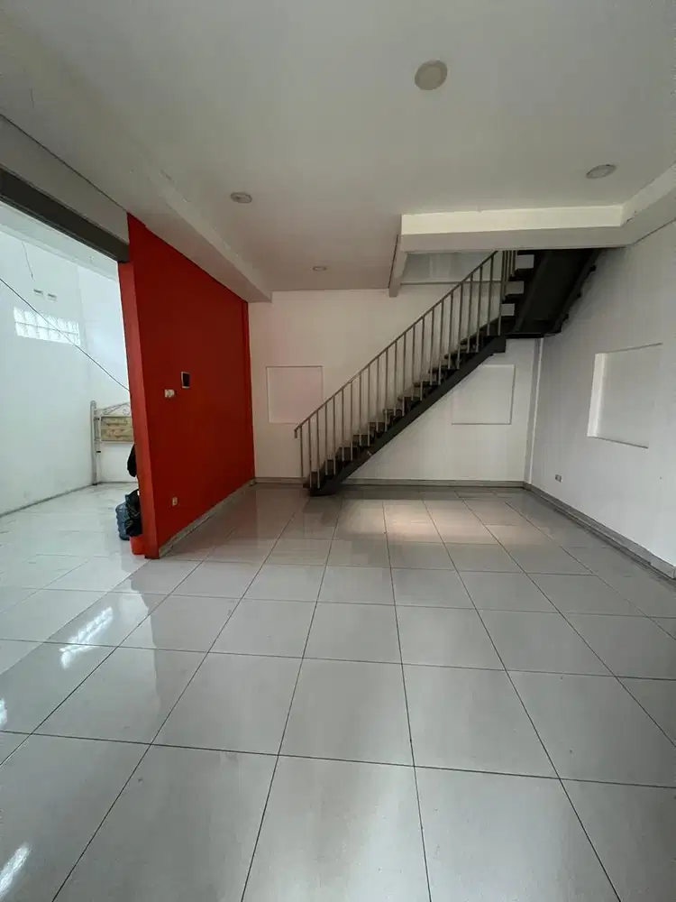 Jl. Suryani Bandung Ruko 3 lantai Terawat Siap Pakai Lokasi Strategis