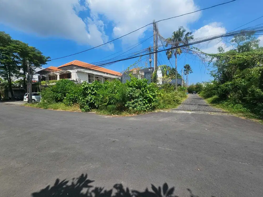 Tanah 206m2 di Seminyak Saraswati Lingk villa