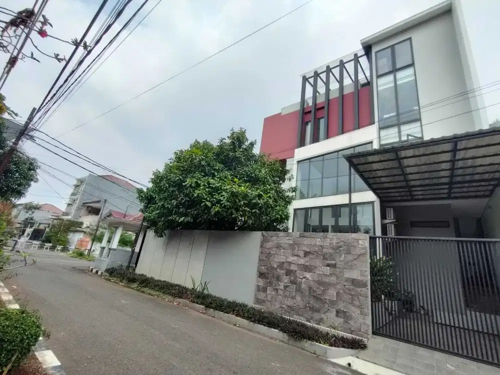 Rumah sangat mewah berada di Rawamangun dekat Kelapa Gading