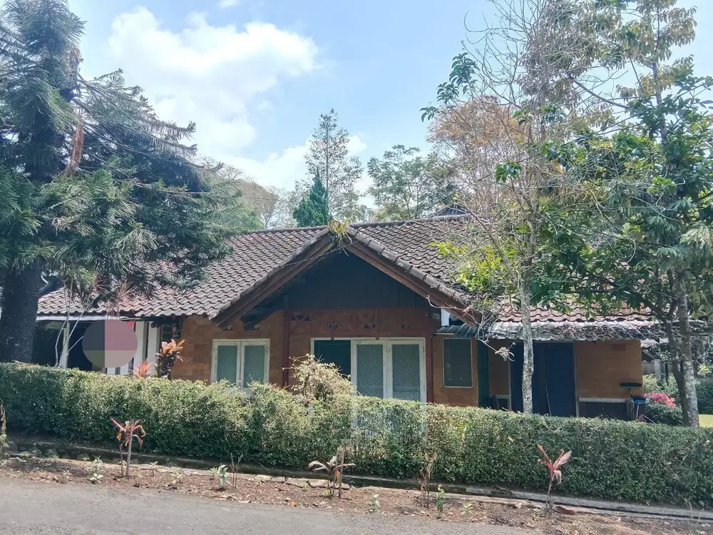 Dijual Villa Grand Whiz - Trawas - Harga BU Murah!!