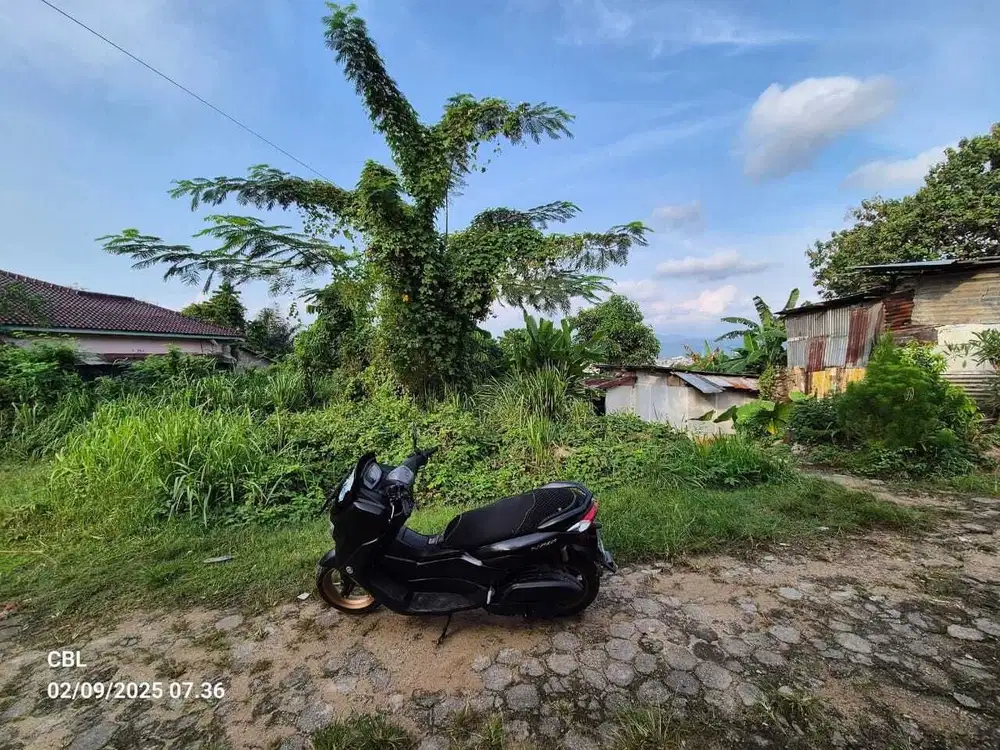 TANAH VIEW KOTA DAN LAUT PAHOMAN