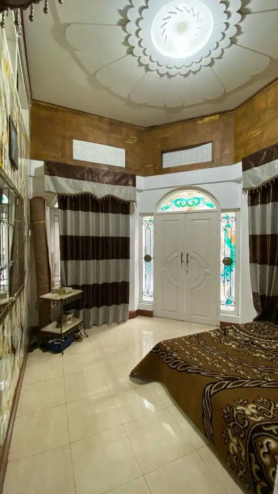 TERLETAK DI PUSAT KOTA SURABAYA Rumah 2,5 Lantai Gembong Sawah Barat