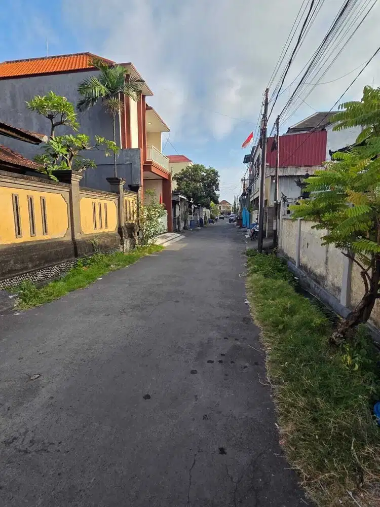 Rumah style Bali yang kokoh di area Sesetan