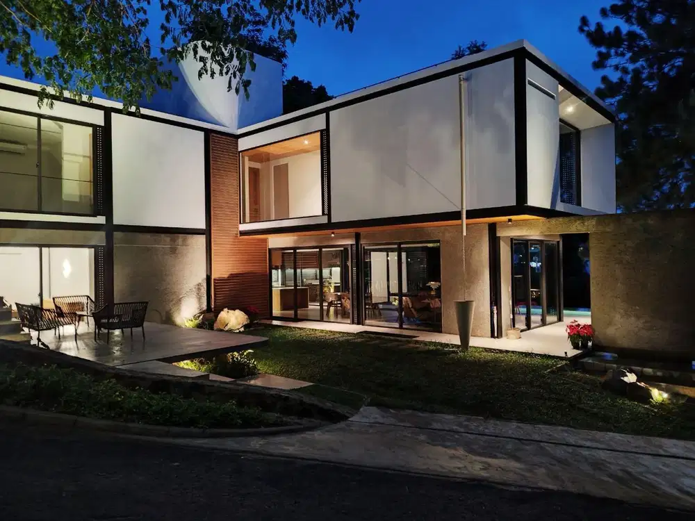 Rumah baru di Komplek Dago Village dengan Kolam Renang