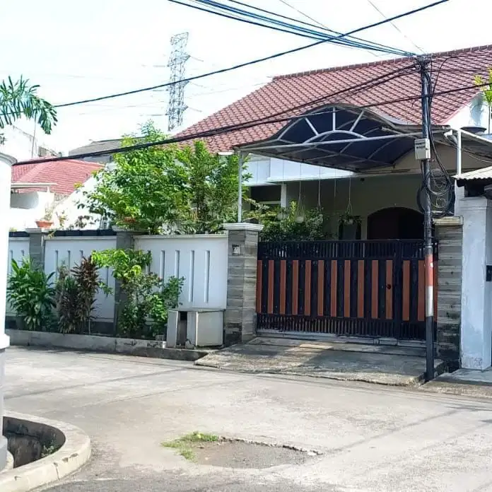 RUMAH BAGUS DI KOMPLEK CIPINANG ELOK BANA