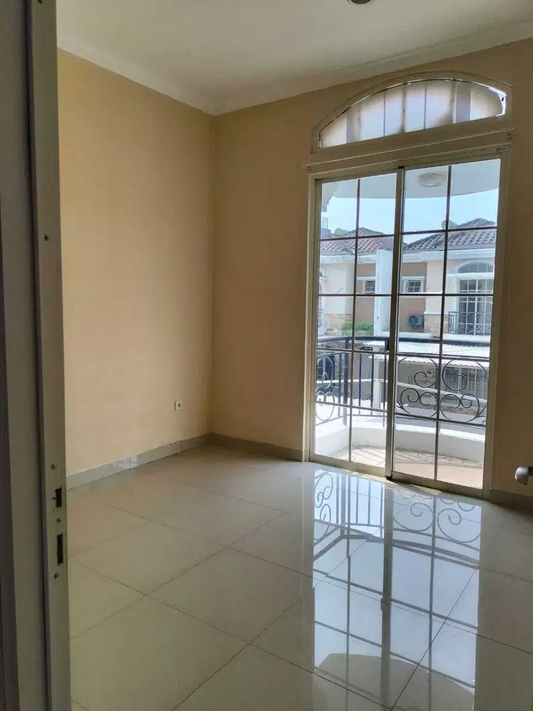 Rumah Green Lake City, Cluster West Europe