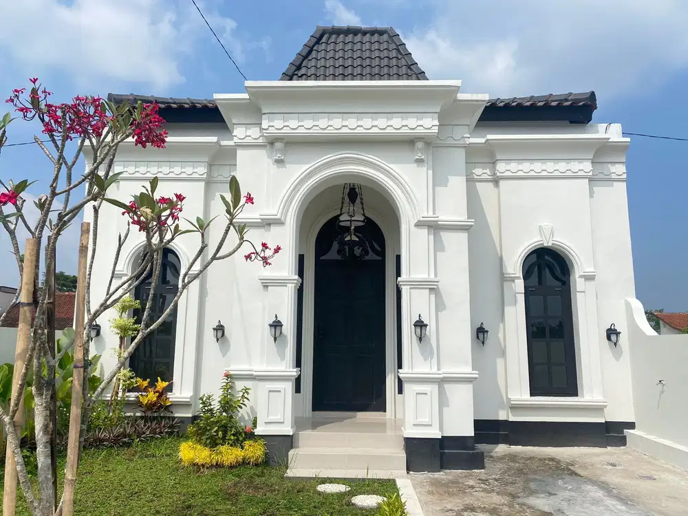 Rumah Mewah Desain Mediterania Dekat Kawasan Wisata Candi Prambanan