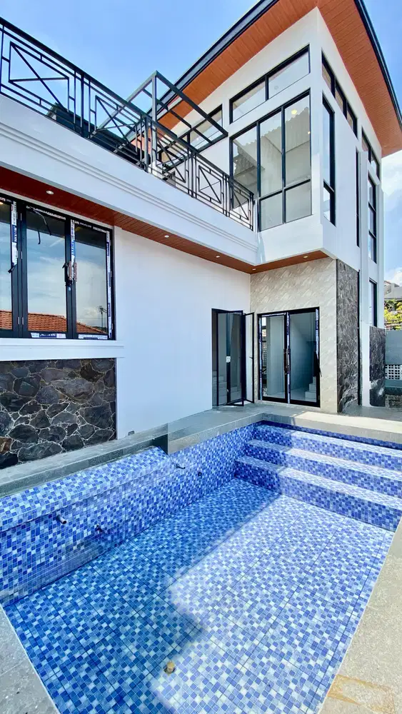 ADA KOLAM RENANG Rumah Mewah 2,5 Lantai Perum Delta Mandala Sidoarjo
