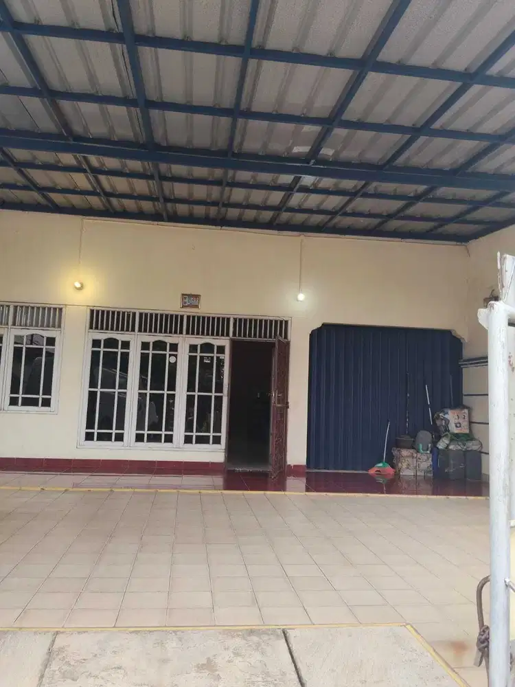 Di jual Rumah 2 lantai di pesanggarahan jakarta selatan