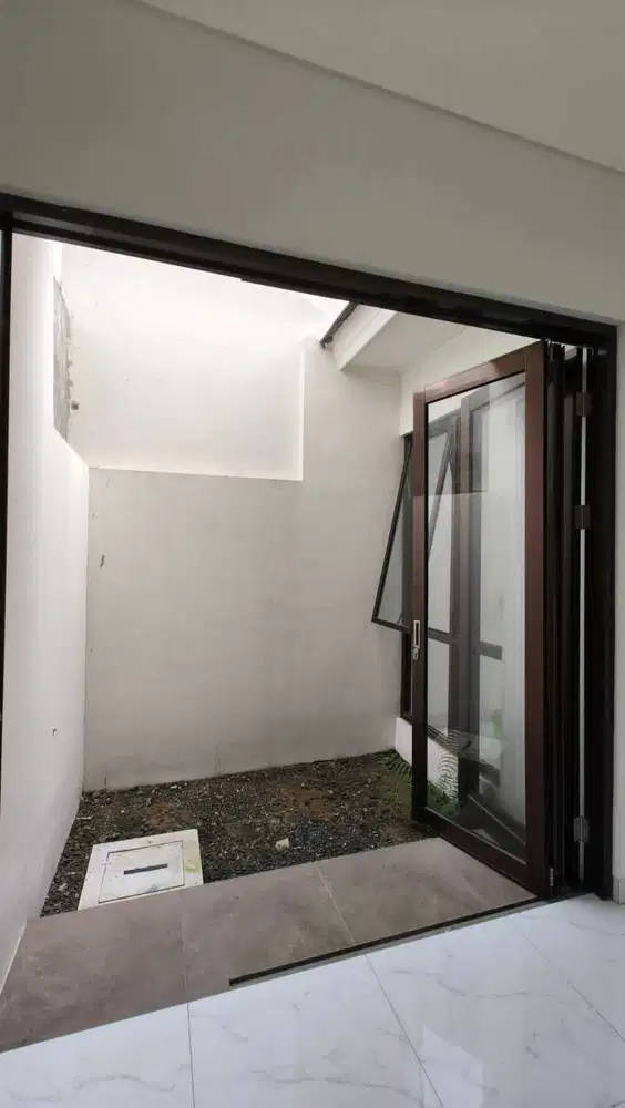 Rumah Disewa 2 lantai Lugano Citra Raya