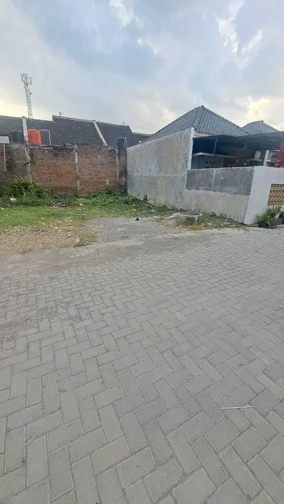 JUAL TANAH PREMIUM SIMPANGAN MOBIL PURBAYAN DEKAT LUWES GENTAN SOLO