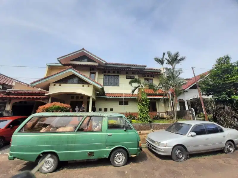 Rumah Hadap Taman Di Pesona Khayangan