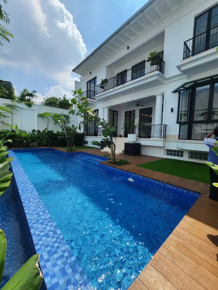 Rumah baru di Kemang bangunan mewah ada kolam renangnya