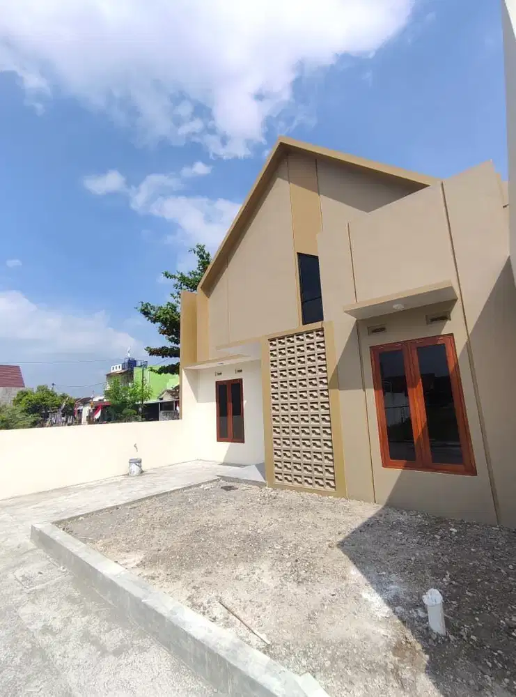 DI JUAL RUMAH MURAH DI BARAT UMS SOLO