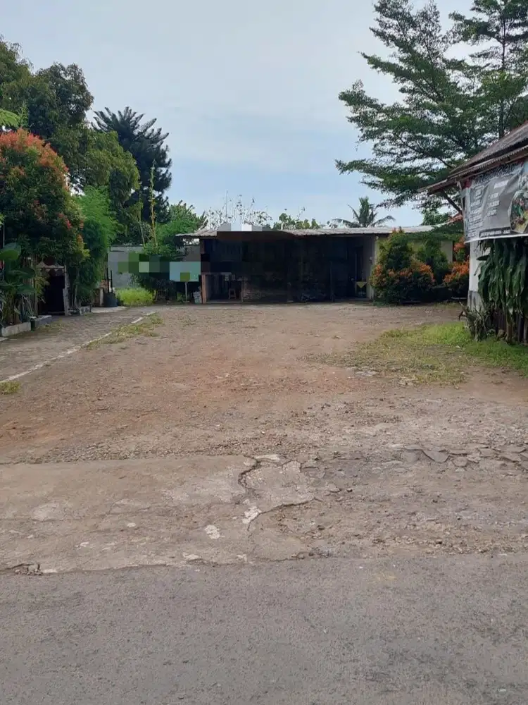 TANAH DAN DUA BANGUNAN KIOS LOKASI STRATEGIS DEKAT JALAN UTAMA UNGARAN