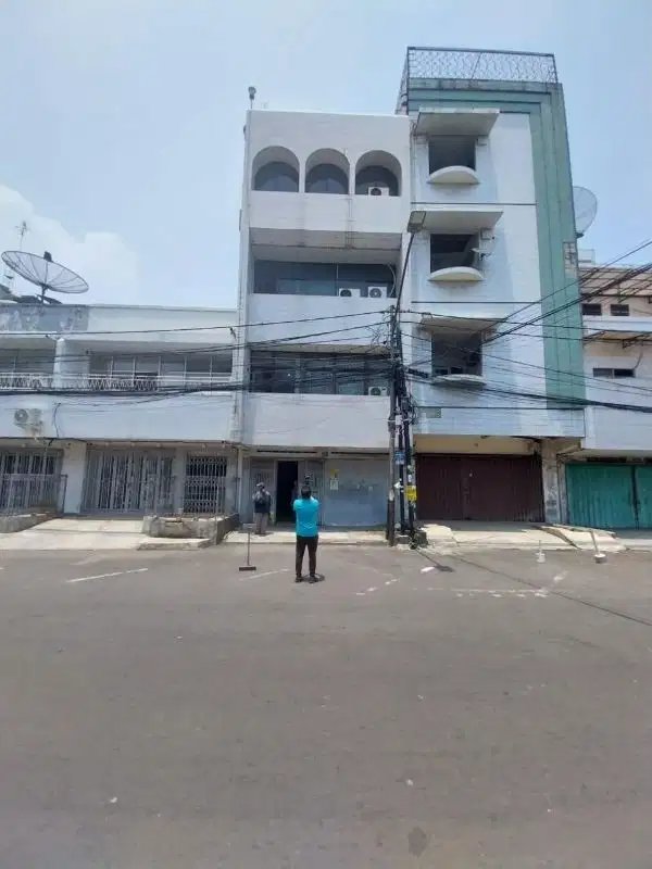 cocok untuk bank,rumah makan dan kantor bangunan 5.5 lantai