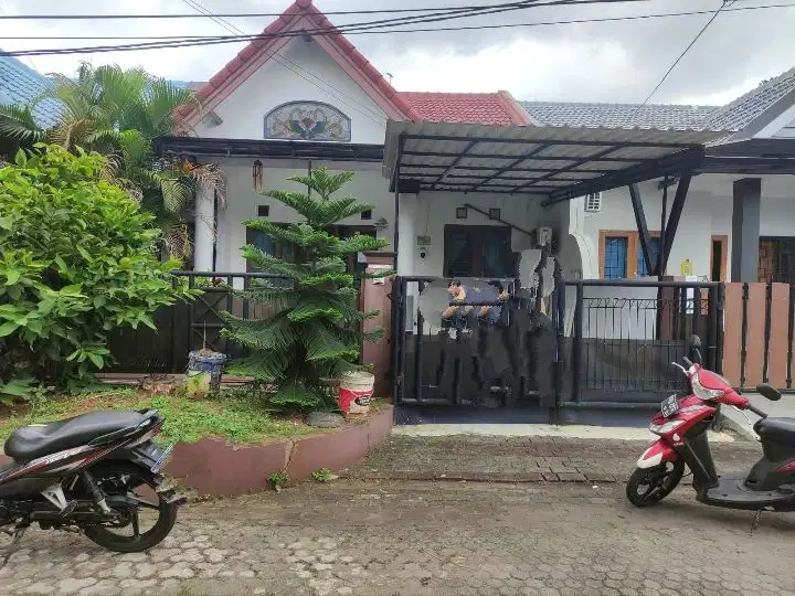 Rumah lebar 8 di Taman Royal dekat ke tol bandara Soekarno hatta