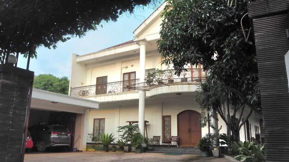 Rumah mewah milik exs pejabat Deplu Bintaro pondok aren