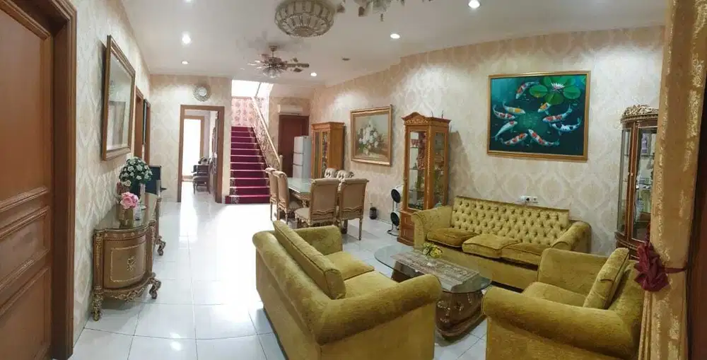 Rumah bagus 2,5 lantai di Pemata buana dengan harga menarik