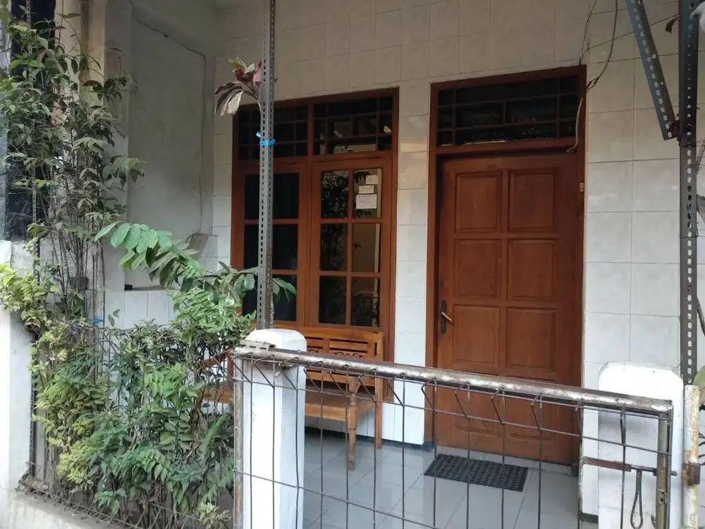 Rumah nyaman Sukaresmi dikontrakkan