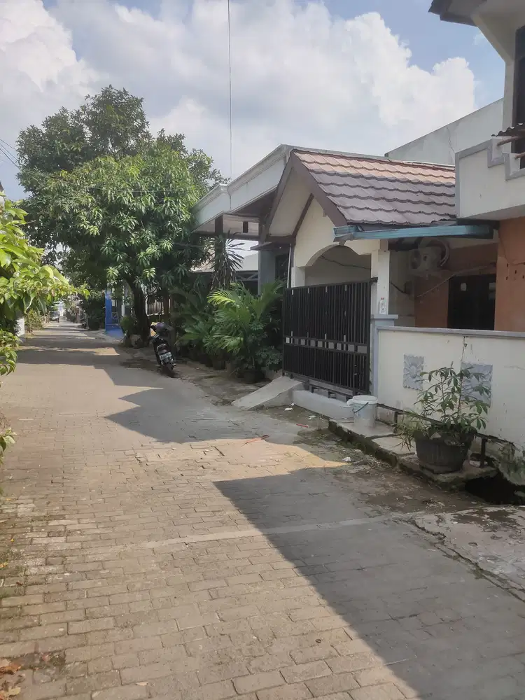 Jual rumah 2 lantai di binong permai tangerang