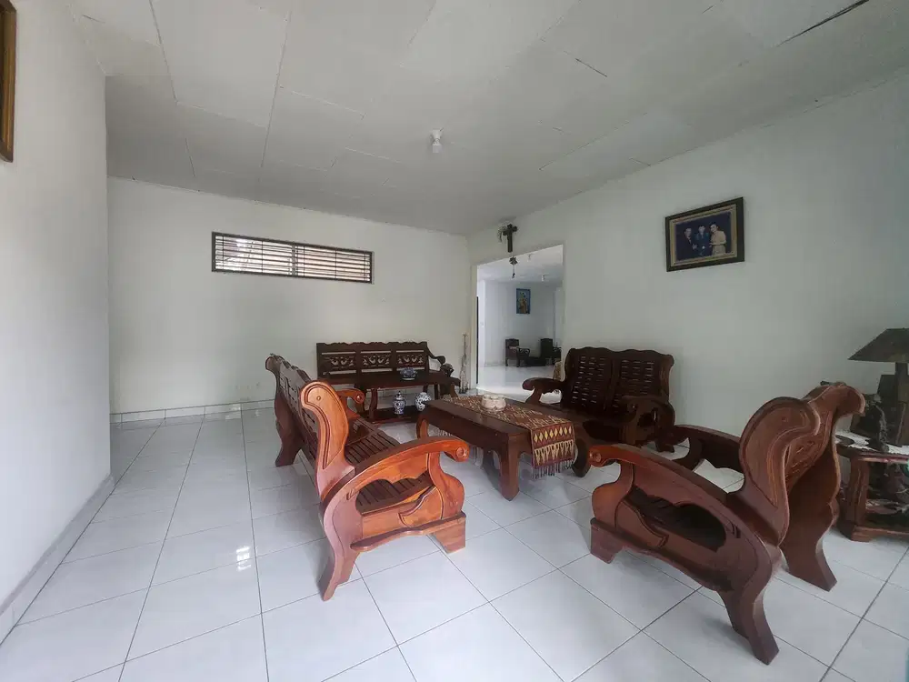 Dekat Awalbross Sudirman pekarangan  Luas