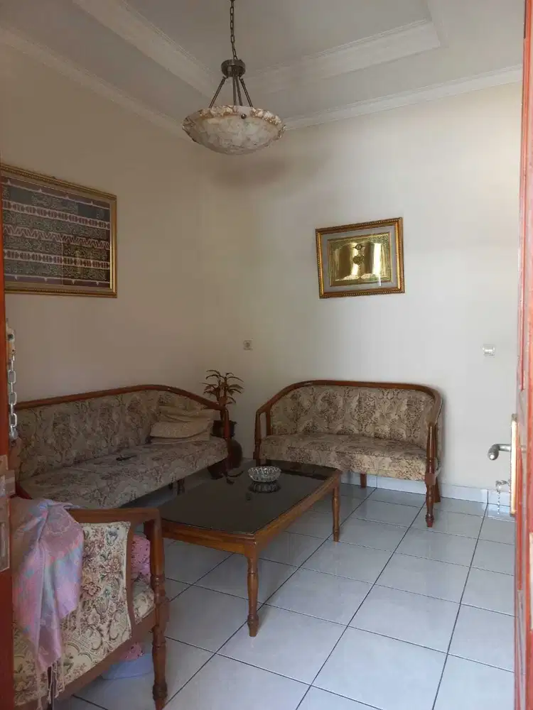 BU PISAN RUMAH SIAP HUNI DI MARGAHAYU RAYA, DAERAH SATURNUS.