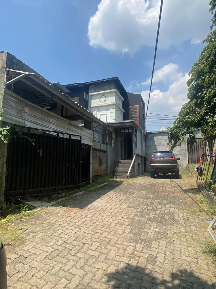 RUMAH MEWAH SIAP HUNI DENGAN KOLAM RENANG PRIBADI DI TELAGA BODAS SMG