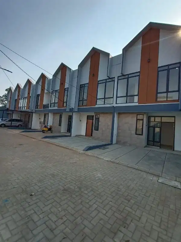 rumah 2 lantai ready stok lokasi strategis