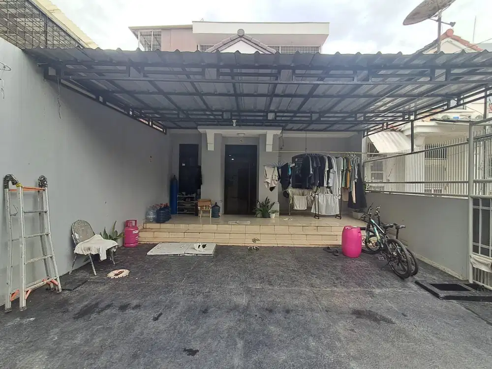 Rumah Luas LT 147 Akses Dekat RSUD Kalideres 4 KT Bebas Banjir J-37728