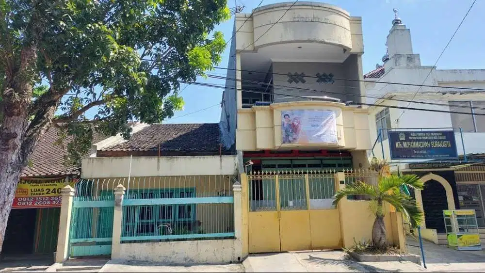 Rumah 2 Lantai 200m2 di daerah Jagalan, Surakarta