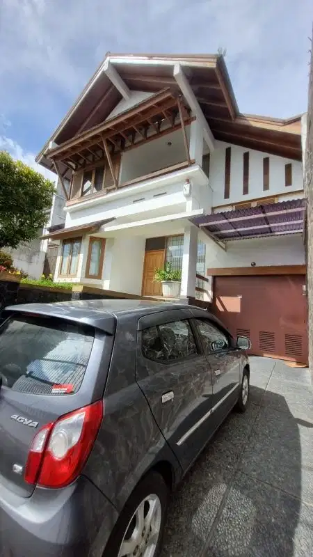 rumah mewah 2 lantai semi furnished di pasteur bandung