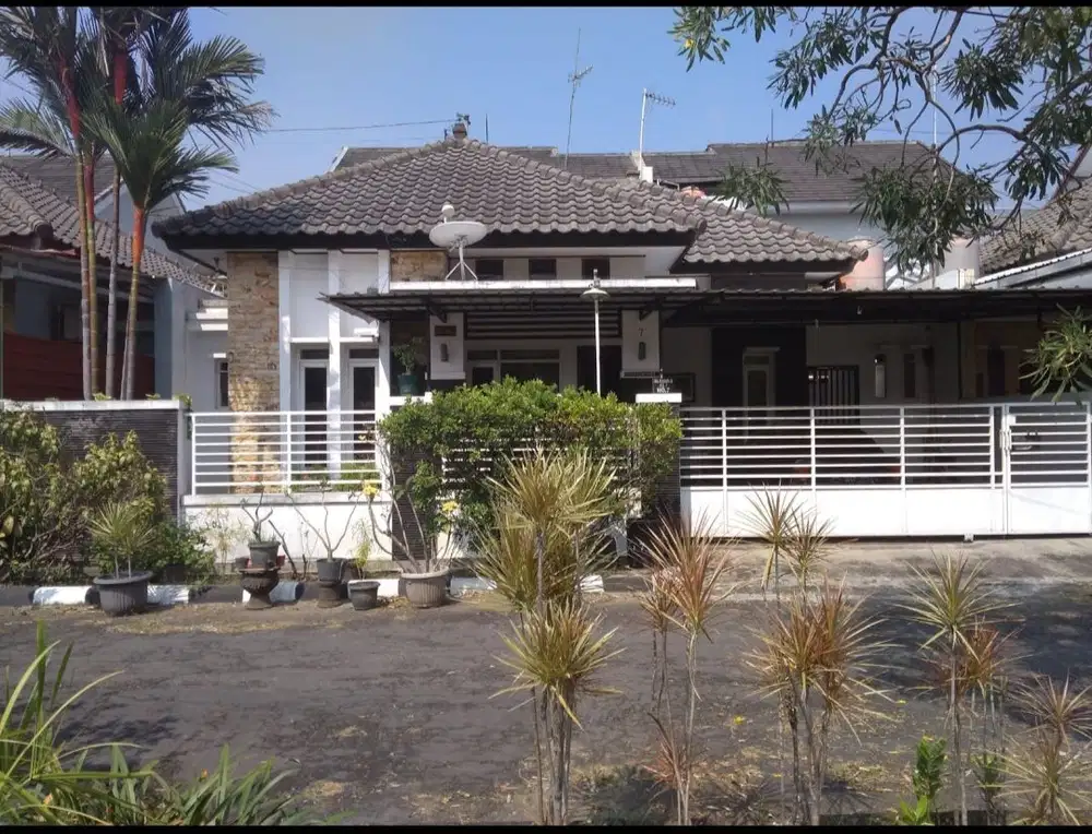 DISEWAKAN RUMAH BAGUS DI PERUMAHAN FAJAR INDAH