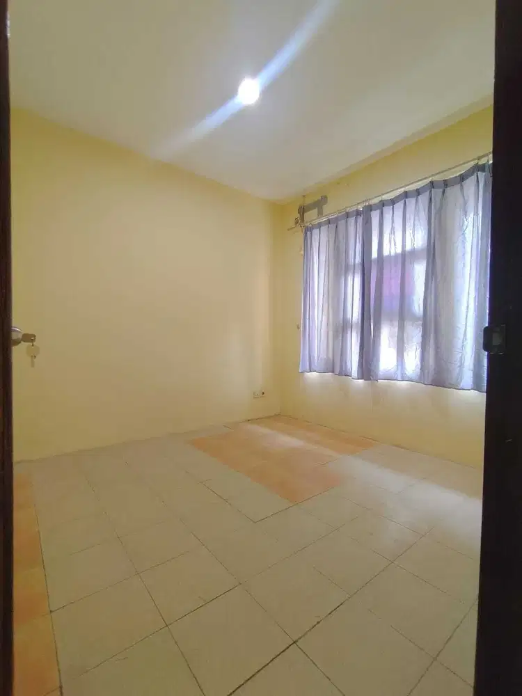 DISEWA RUMAH DI TAMAN PARAHYANGAN