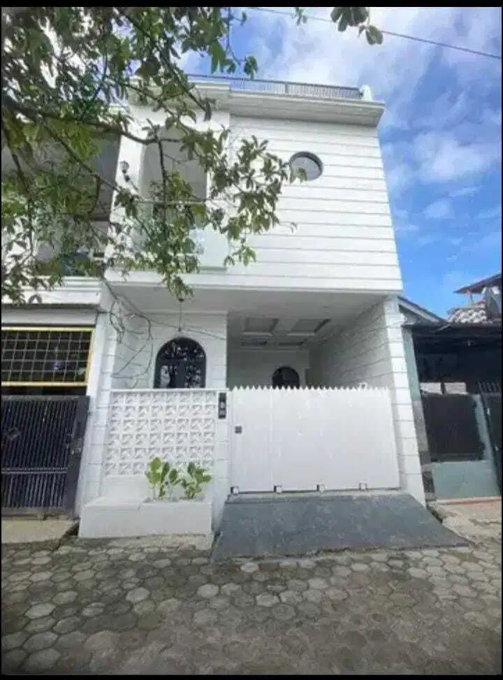 Dijual Rumah 3 lantai Di bojong sari Bangunan Baru American style mode