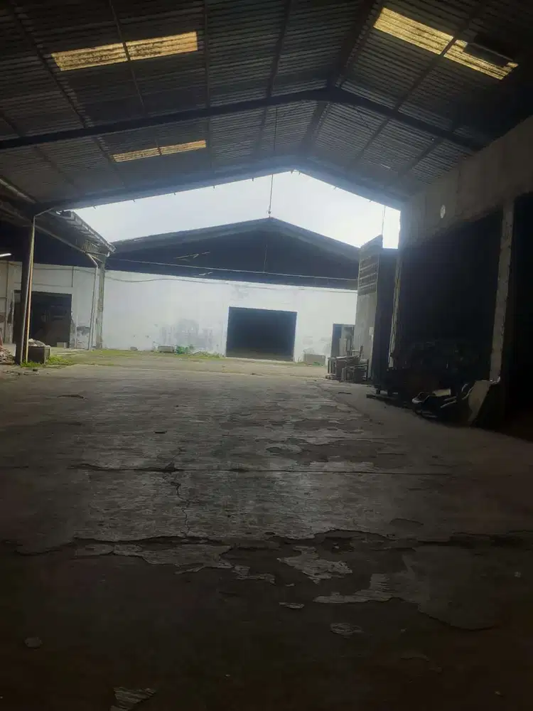 GUDANG LUAS LOKASI STRATEGIS AKSES TRONTON TRAILER DI SIMONGAN SMG