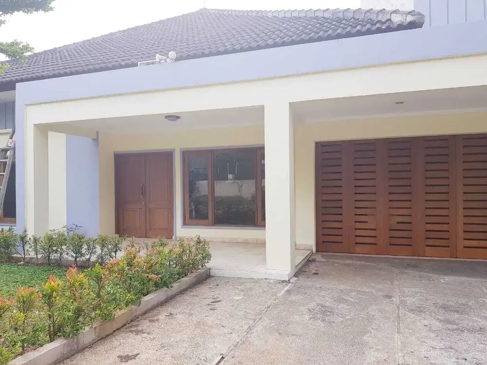 Rumah Bagus Dengan Kolam Renang Di Kemang Selatan Jakarta Selatan