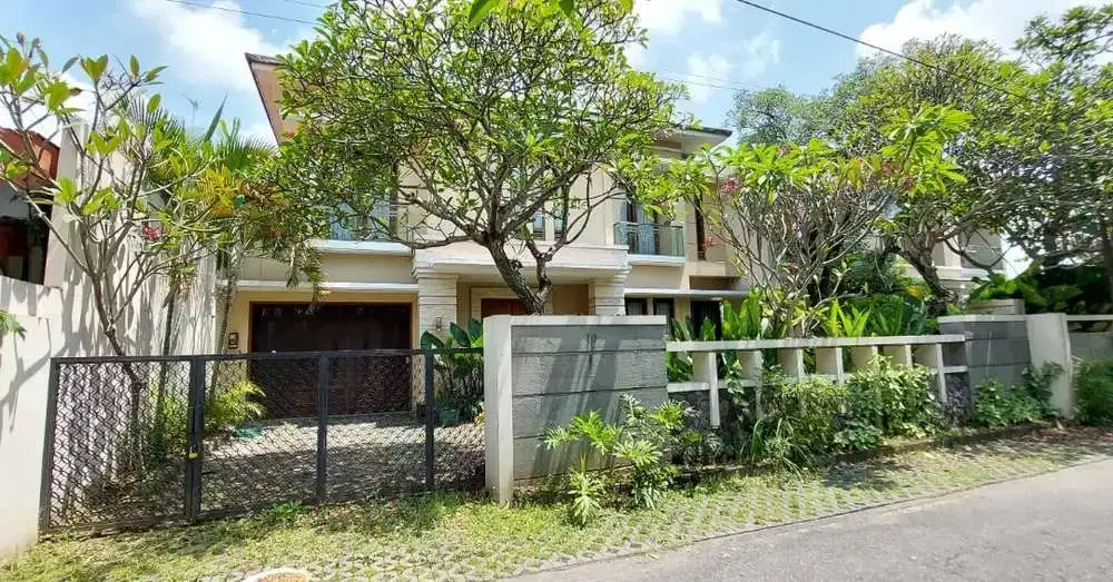 RUMAH MEWAH 358m2 FULL FURNISH DAERAH MANAHAN, SURAKARTA.