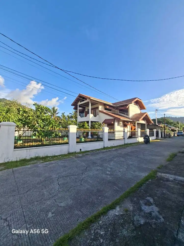 RUMAH 2 LANTAI DENGAN TANAH YG LUAS